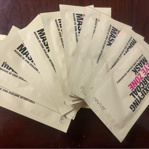 revive Makeup Revive Box Of Detoxifying Charcoal Eye Zone Masks
